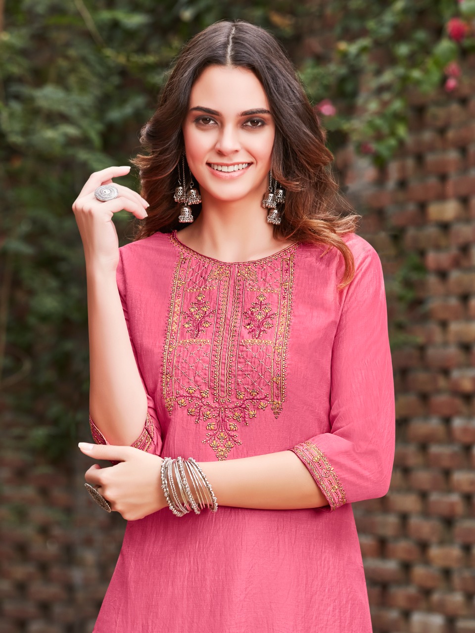 syasii rayasa pure chinon kashmiri embroidary gorgeous look kurti with bottom catalog