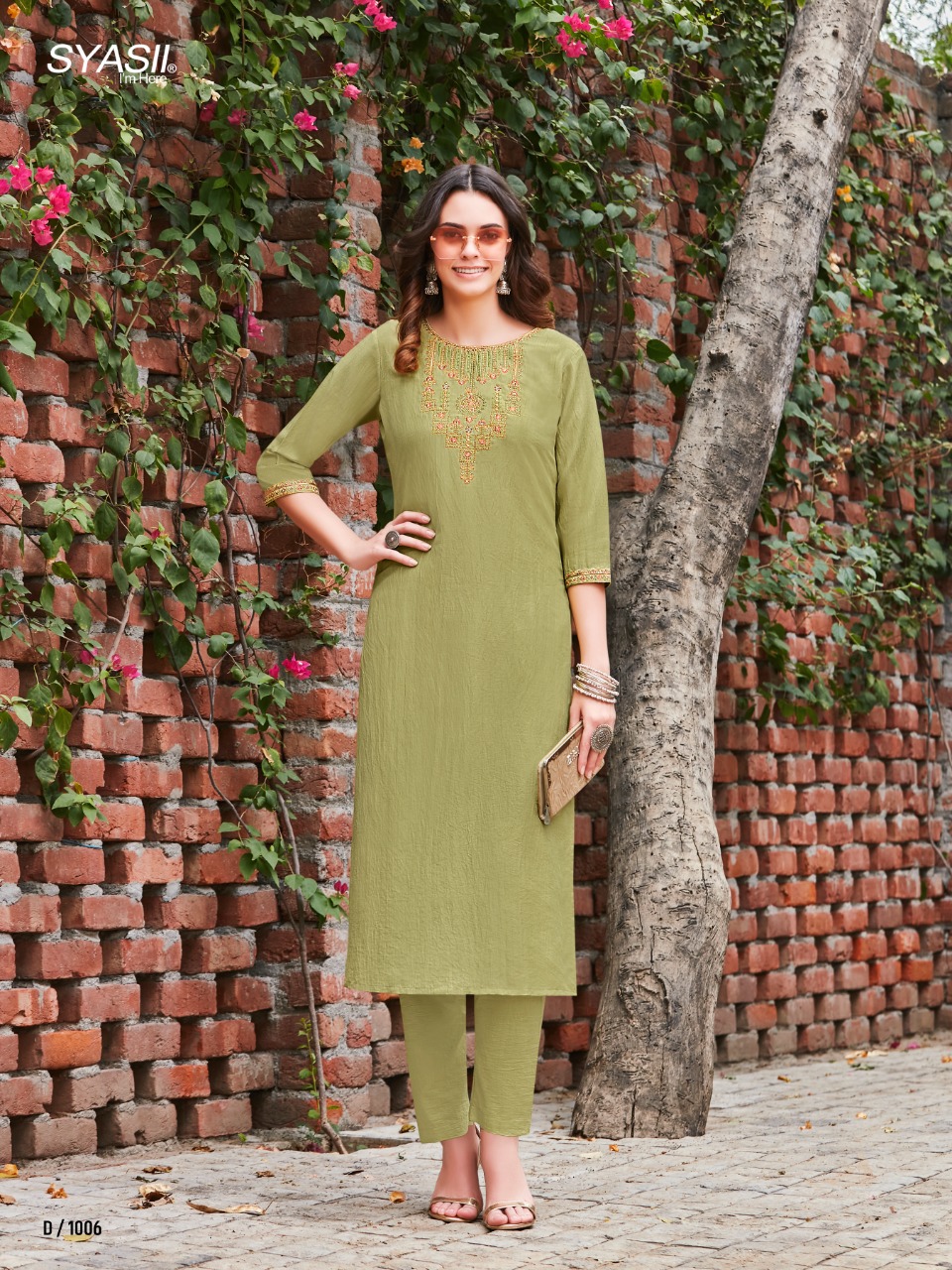 syasii rayasa pure chinon kashmiri embroidary gorgeous look kurti with bottom catalog