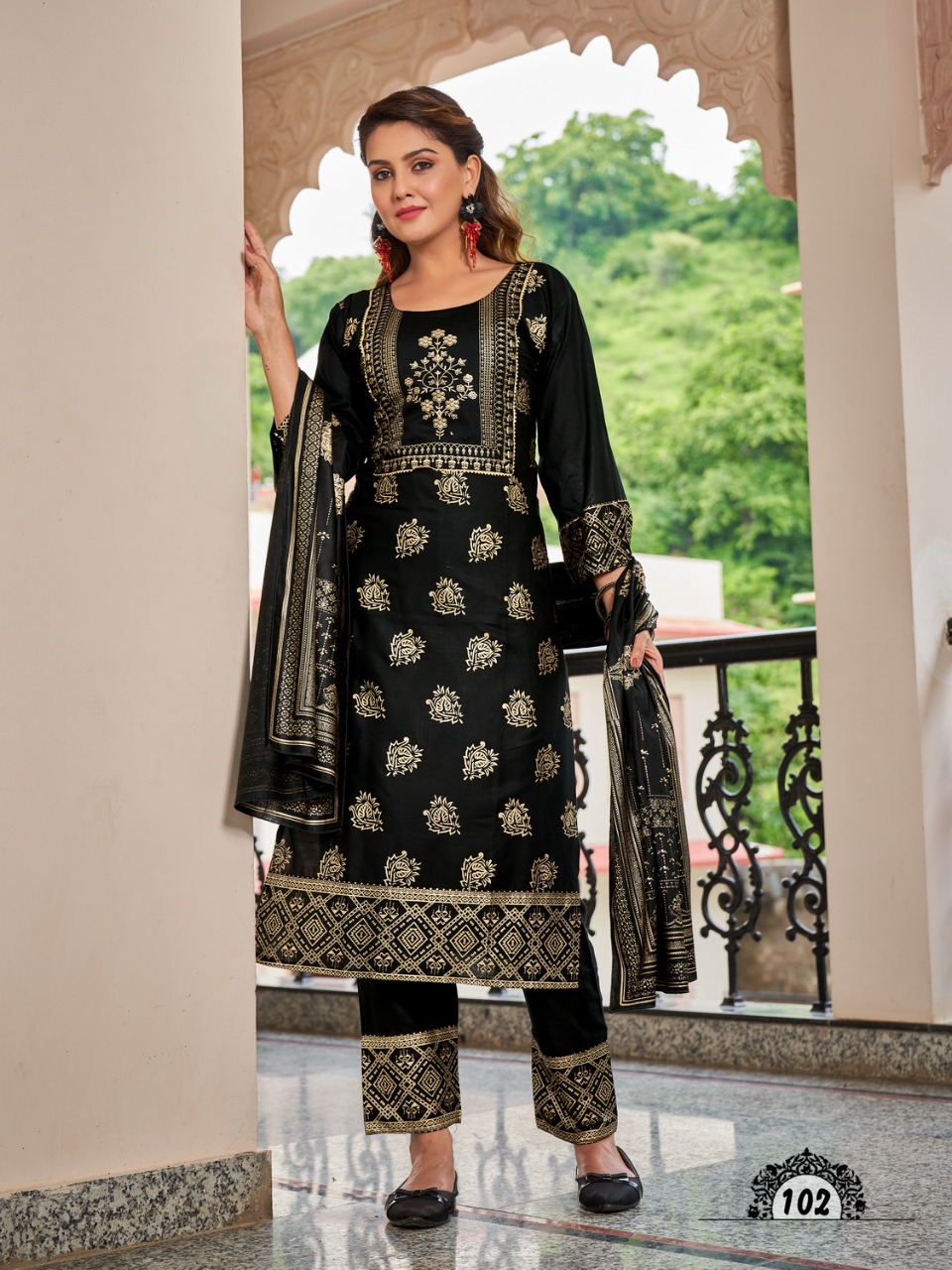 Banwery Fashion nykaa rayon decent look Kurti with Pant and dupatta catalog