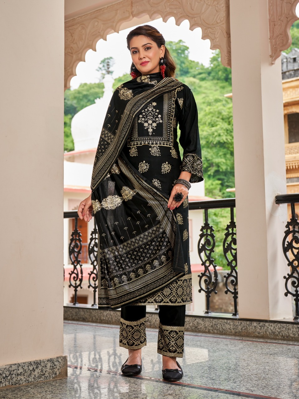 Banwery Fashion nykaa rayon decent look Kurti with Pant and dupatta catalog